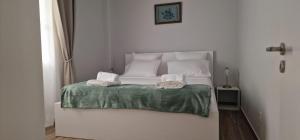 Postel nebo postele na pokoji v ubytování Machico Heart Suites