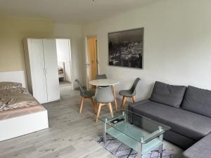 a living room with a couch and a table at Monteur-Pension N2 in Siemitz