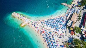 an overhead view of a crowded beach with people at Apartments Cindrić in Selce