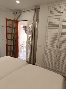 Una cama o camas en una habitación de Andorra Ernesto 7 fotos más