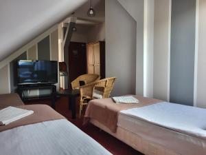Posteľ alebo postele v izbe v ubytovaní Apartamenty Amadeus