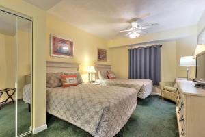 Ένα ή περισσότερα κρεβάτια σε δωμάτιο στο Oceanfront Haven 1BR Direct ocean front with private balcony at The Wyndam Ocean Walk +32 φωτογραφίες