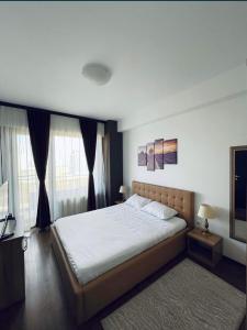 a bedroom with a bed and a large window at ZENSTAY SUMMERLAND MAMAIA in Mamaia