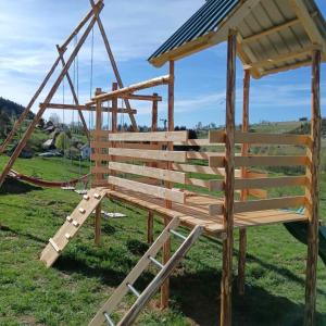 Zona de joacă pentru copii de la Planinska kuća Jovanić