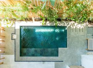 a swimming pool in a house with plants at Alma Tropical - 4 Unit Luxury Villa Experience Santa Teresa in Santa Teresa Beach