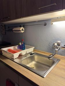 a kitchen sink with a tray on top of it at Ostsee Ferienhaus mit Whirlpool in Wolgast