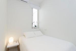 Кровать или кровати в номере Piso luminoso con vistas en el centro de Tarragona