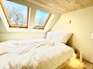 Tempat tidur dalam kamar di Tinyhouse Minimalus III mit Whirlpool im Grünen