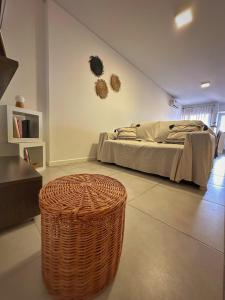 a bedroom with a bed and a wicker stool at Simplemente DUOMO in Córdoba