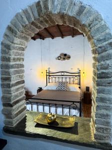 A bed or beds in a room at O Mylos