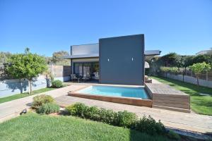 a house with a swimming pool in the backyard at Schinias beach villa 2 in Schinias