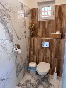 Kúpeľňa v ubytovaní Bódva Apartman + 13 fotografií