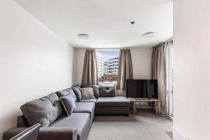 A seating area at Cosy Central 1BR with Balcony