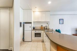 Gallery image of Spacious CBD Retreat: 1BR Queen St Gem in Auckland