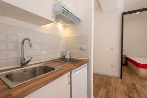 a kitchen with a sink and a counter top at Villaverde 2 -apart in Madrid