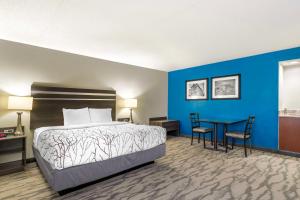 a bedroom with a bed and a table and chairs at Best Western Plus Knoxville Cedar Bluff in Knoxville