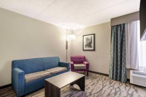 a living room with a couch and a chair at Best Western Plus Knoxville Cedar Bluff in Knoxville