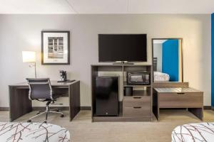 a hotel room with a desk and a television at Best Western Plus Knoxville Cedar Bluff in Knoxville