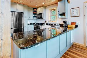 Galeriebild der Unterkunft Rocky Top Jewel Cabin in Park Settlement