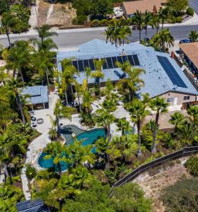 an overhead view of a resort with a pool and palm trees at Oasis Resort with heated pool & hottub in Oceanside