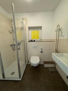 Um banheiro em Riv-01-Riviera-Aussenschwimmbad