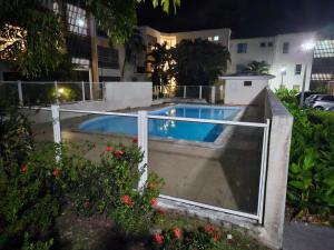 Bazén v ubytování NEW Appart 2 chambres avec piscine proche aeroport nebo v jeho okolí
