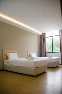 Postel nebo postele na pokoji v ubytování 1 Orange Hotel Sungai Buloh