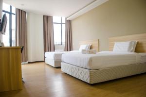 Postel nebo postele na pokoji v ubytování 1 Orange Hotel Sungai Buloh