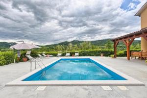 Swimming pool sa o malapit sa Ferienhaus für 10 Personen in Zarecje, Istrien Binnenland von Istrien