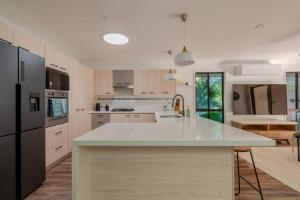 Η κουζίνα ή μικρή κουζίνα στο Luxury family and friends escape