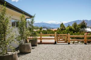 Nespecifikovaný výhled na hory nebo výhled na hory při pohledu z prázdninového domu