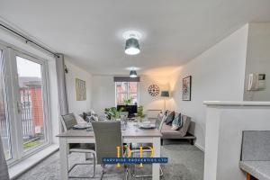 a dining room with a table and chairs in a room at The Sale Serendipity Suite - By Parydise Properties - Business or Leisure Stays - Sleeps 6 - Sale, Manchester in Sale