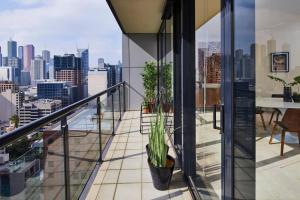 En balkong eller terrasse på Penthouse Apartment in Melb CBD Perfect Location
