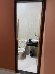Koupelna v ubytování Casa com piscina em Itamaracá