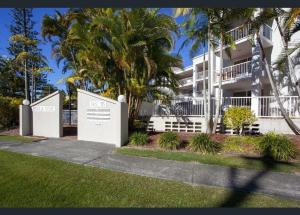 a building with a sign in front of it at 1 Bedroom Gem with Aircon Stroll to Beach in Gold Coast