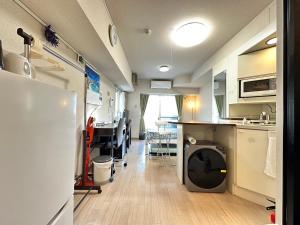 een keuken en eetkamer met een wasmachine bij ラ・パルフェド・札幌607/La Parfait Sapporo　607 in Kita-rokujō