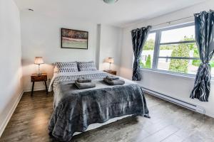 Photo de la galerie de l'établissement Appartment 2BR 4 beds AC wi-Fi Smart TV FreeParking, à Laval