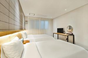 Postel nebo postele na pokoji v ubytování Ciel mini hotel