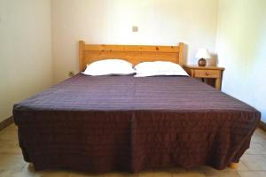 a bed with two pillows on it in a room at Residence Thalassa in Calvi