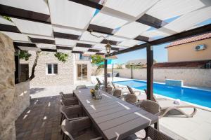 Bazén v ubytování Ferienhaus für 10 Personen in Vir, Dalmatien Inseln vor Zadar nebo v jeho okolí