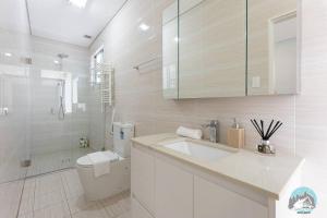 a bathroom with a toilet and a sink and a shower at Aircabin - Fairfield - Modern - 6 Bedrooms House in Fairfield +18 photos