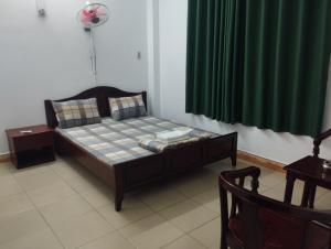 Postel nebo postele na pokoji v ubytování Sứ Lạng Hotel