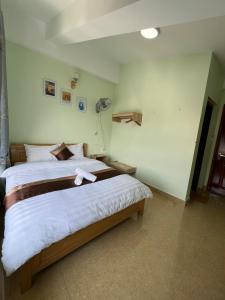Postel nebo postele na pokoji v ubytování Alex Home Đà Lạt