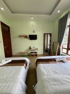 Postel nebo postele na pokoji v ubytování Alex Home Đà Lạt