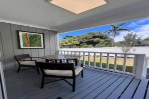 Balkoni atau teres di UNIT C - Sandy Toes Getaway in Kona