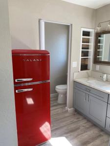 Bilik mandi di UNIT C - Sandy Toes Getaway in Kona