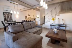 a living room with a couch and a table at Villa Parvada in Parras de la Fuente