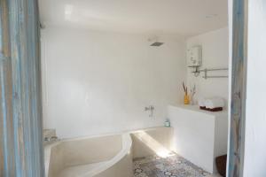 Ein Badezimmer in der Unterkunft LAYANA FARMSTAY