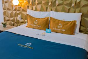Postel nebo postele na pokoji v ubytování Golden Mar Hotel