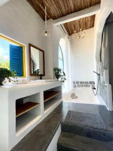 a bathroom with a sink and a mirror at Rosarii Pacis Villa - Venuestay in Thôn Bình Hưng